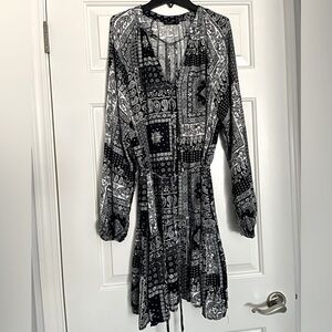 Like new paisley pattern dress in dark navy and white